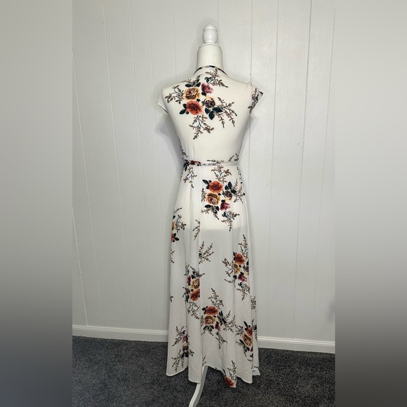 White floral dress - Picture 2 of 3